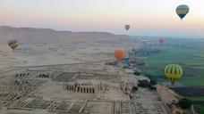 luxor-hot-air-balloons-nile-egypt-578692.jpg