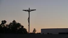 sunset-silhouette-crucifix-statue-217767.jpg