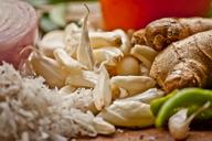 garlic-ginger-herbs-cooking-390858.jpg