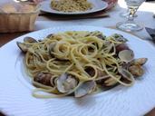 spaghetti-clams-dish-1609331.jpg