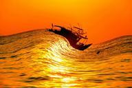 boat-sea-sundown-sunset-water-555400.jpg