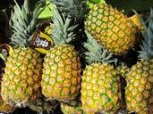 pineapples-farmers-market-produce-373769.jpg