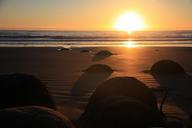 sunrise-moeraki-boulders-new-zealand-1382504.jpg