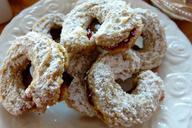 cookie-christmas-filled-jam-bake-1705774.jpg