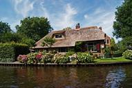 farm-giethoorn-boating-house-1581886.jpg