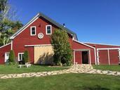 red-barn-farm-maine-countryside-1353403.jpg