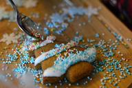 gingerbread-burning-frosting-glace-650137.jpg