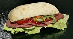 sandwich-roast-beef-cucumber-carrot-1580353.jpg