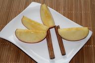 fruit-plate-decoration-apple-slices-560926.jpg