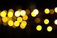 bokeh-lens-out-of-focus-642363.jpg