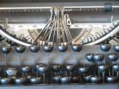 typewriter-vintage-1375298.jpg