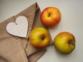 apples-fruits-food-healthy-heart-923681.jpg