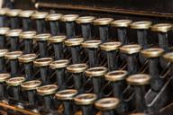 typewriter-antique-old-leave-metal-584996.jpg