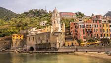 cinque-terre-italy-beach-332318.jpg