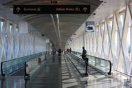 boston-airport-termonal-corridor-1575977.jpg