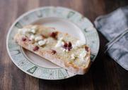 bread-toast-butter-plate-food-925870.jpg