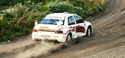 rally-car-mitsubishi-lancer-481733.jpg