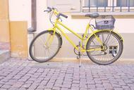 bike-wheel-cycling-hipster-yellow-828132.jpg