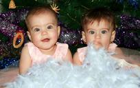 sisters-twin-snowflakes-christmas-1095928.jpg