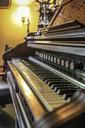 piano-organ-antique-music-456546.jpg