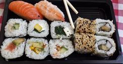 sushi-sushi-box-asia-fish-rice-670825.jpg