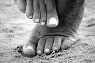 feet-sand-sea-summer-nails-woman-195061.jpg