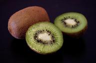 kiwi-fruit-green-healthy-cut-1311734.jpg