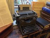 typewriter-old-vintage-676929.jpg