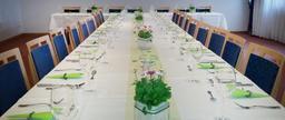 festival-table-banquet-table-board-962946.jpg