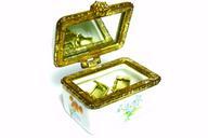 jewelry-holder-trunk-porcelain-758789.jpg