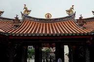 Terracotta_tiles_and_green_eaves_on_roof_of_Hong_San_See.jpg