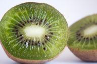 kiwi-fruit-cut-healthy-food-fresh-390690.jpg