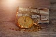 pocket-watch-clock-jewellery-gold-665873.jpg