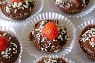 chocolate-cake-cupcake-strawberry-1205153.jpg