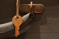 luggage-key-old-vintage-retro-1205232.jpg