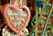 gingerbread-heart-year-market-983134.jpg