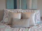 pillows-bed-comforter-comfortable-890568.jpg