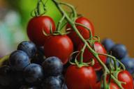 tomatoes-blueberries-grapes-fruit-932075.jpg