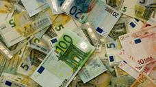 money-currency-bills-euro-bank-482596.jpg