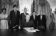 President_Ford_prior_to_signing_S.3735,_the_1976_National_Swine_Flu_Immunization_Program_-_NARA_-_7064717.jpg