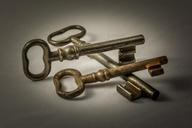 key-metal-old-close-to-door-key-846706.jpg