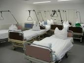 hospital-bedside-beds-ceiling-rod-423751.jpg