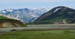 iceland-landmannalaugar-trekking-487227.jpg