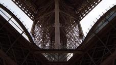 paris-eiffel-tower-879667.jpg