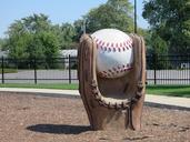 baseball-glove-mitt-sculpture-181419.jpg