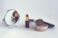 cosmetics-powder-lipstick-1543276.jpg