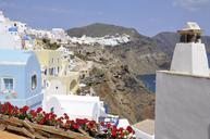 santorini-white-blue-greece-island-653812.jpg