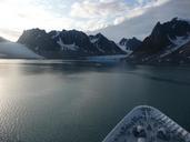 glacier-ship-svalbard-scenery-560908.jpg