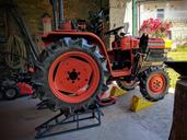 home-workshop-tractor-elevator-1476995.jpg