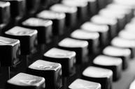 typewriter-keys-mechanically-726965.jpg